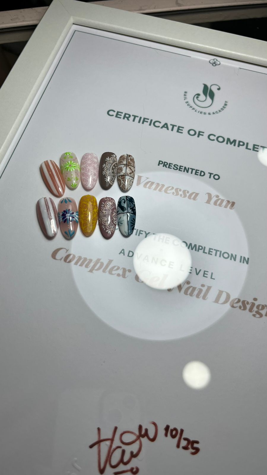 Mana Yang Lebih Worth It Di Era Ini? Kursus Nail Art Secara Offline atau Online?